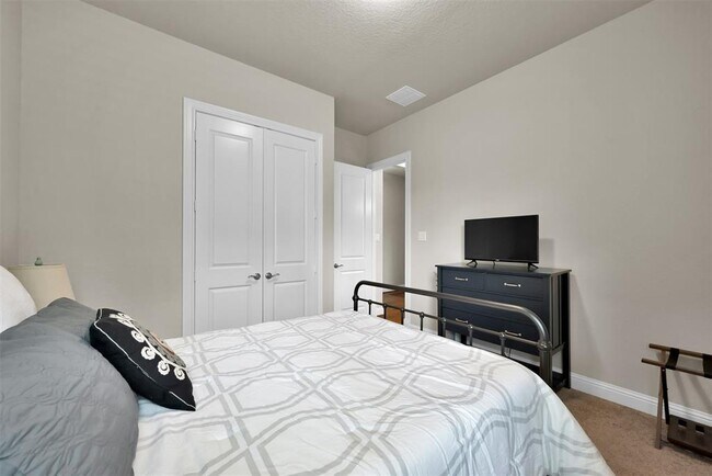 Building Photo - 4205 Grand Oaks Wind