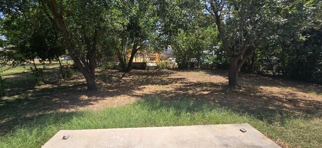 Building Photo - 2108 Lago Trail