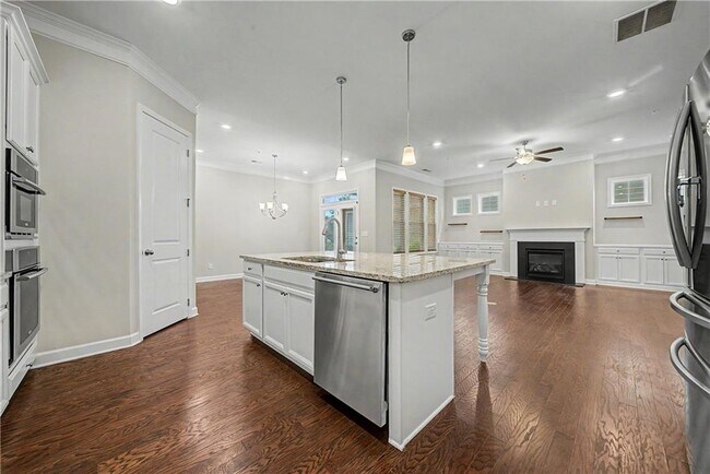 Building Photo - 165 Mansfield Dr