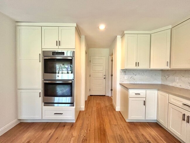 Building Photo - 9108 Balcones Club Dr