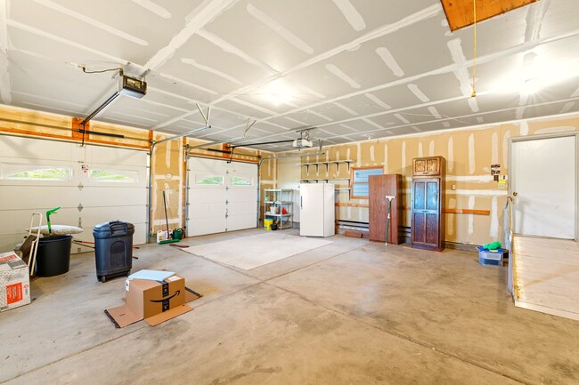 Building Photo - Peaceful Country 4 Bed, 3 Bath Home in Eli...