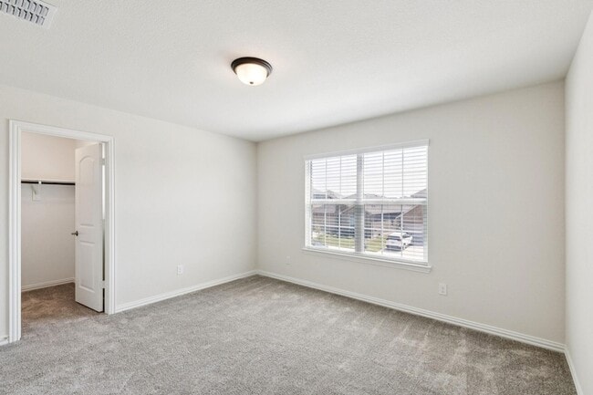 Building Photo - 2412 Rooster Ln