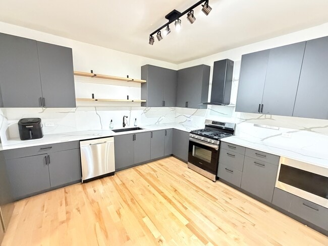 Building Photo - 1945 W Thomas St