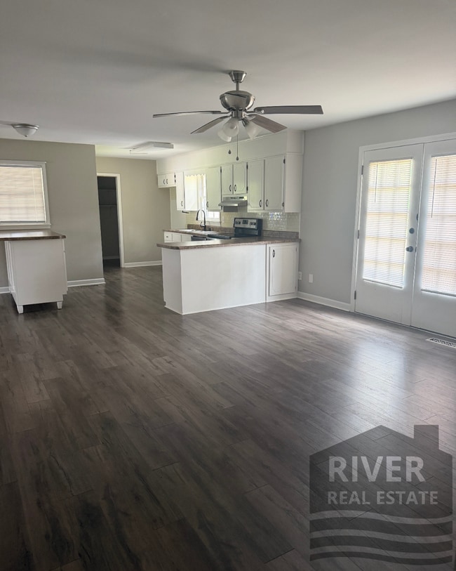 Building Photo - 2150 Estaline Dr