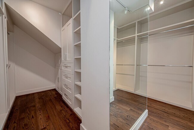 Building Photo - Beautiful contemporary home in the sought-...