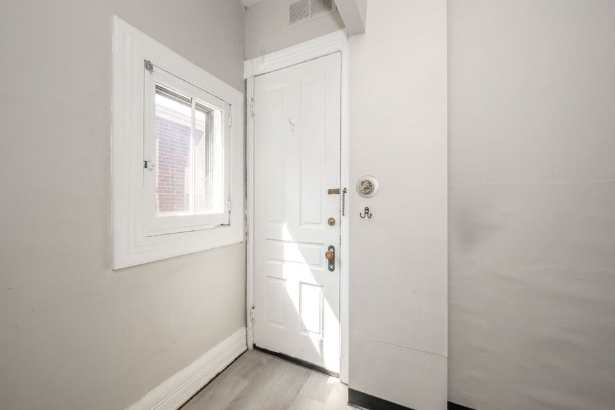 Back of the front door into the unit - 475 Riddle Rd