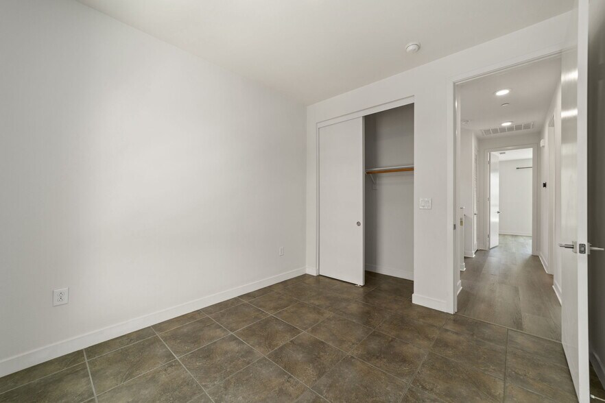 3rd Floor bed #2 - 2581 Arvia St. #13