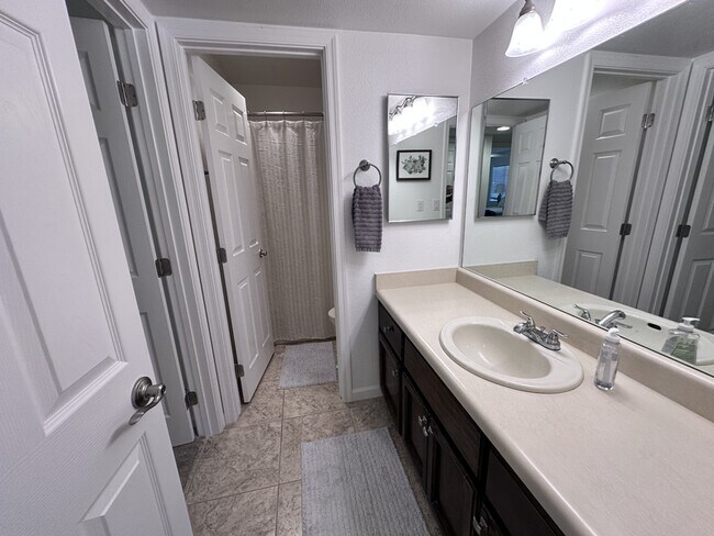 Building Photo - 441 Moser Ave