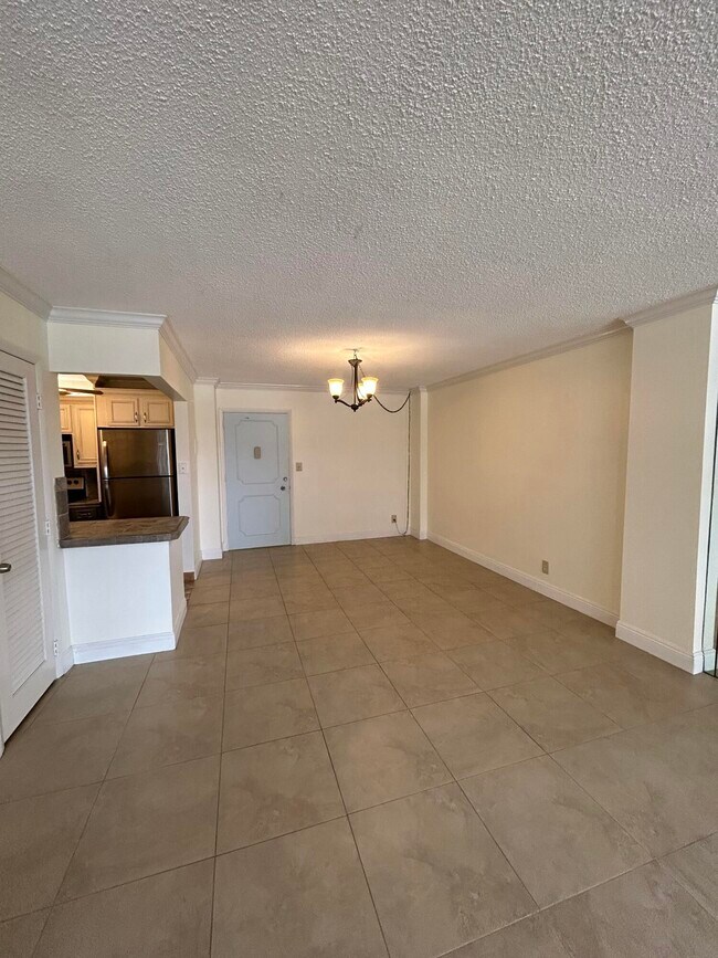 Building Photo - 305 N Pompano Beach Blvd