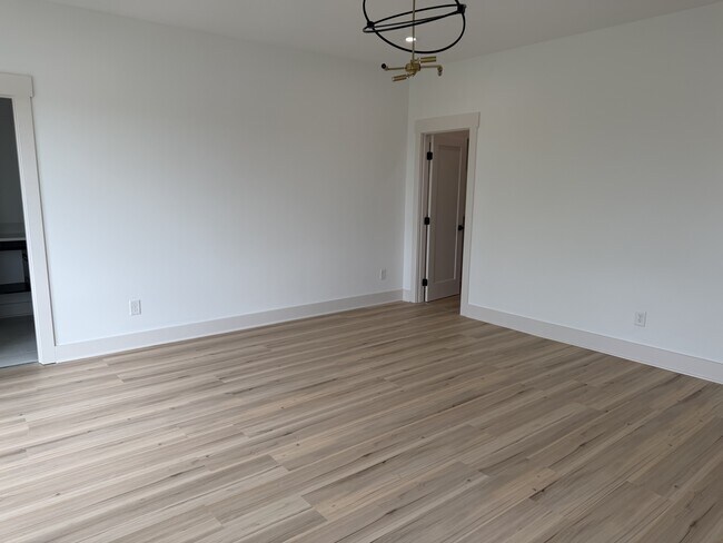 Building Photo - 105 Hart Ln