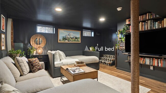 Building Photo - 2046 Lakeside Dr W