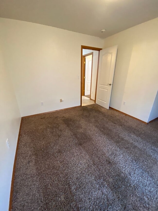 Building Photo - April Rent Free - House with Triple Car Garage