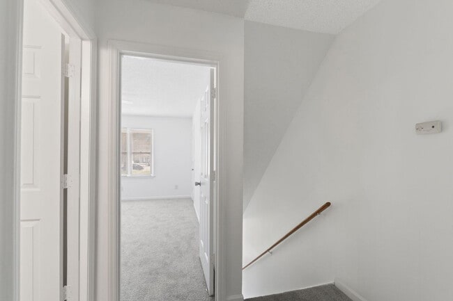 Building Photo - Updated 2-bedroom, 1.5-bath townhome in Winston-Salem