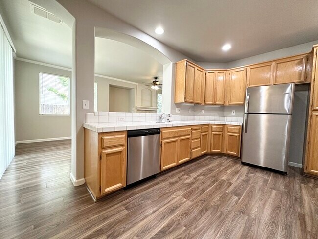 Building Photo - Rosevilles desirable Highland Reserve neighborhood
