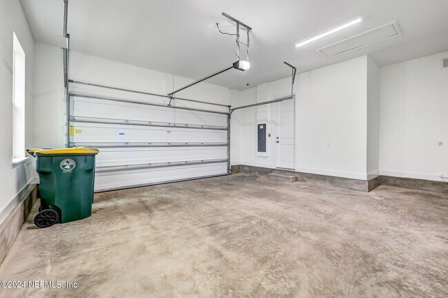 Building Photo - 12113 Bull Pne Blvd