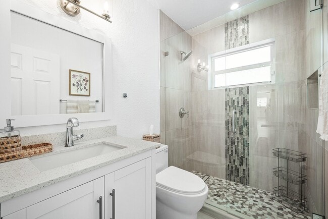 Building Photo - 124 Oregon Ln