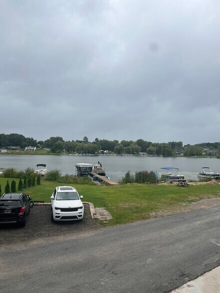 Dock access included ! - 12060 Mac Dr NE