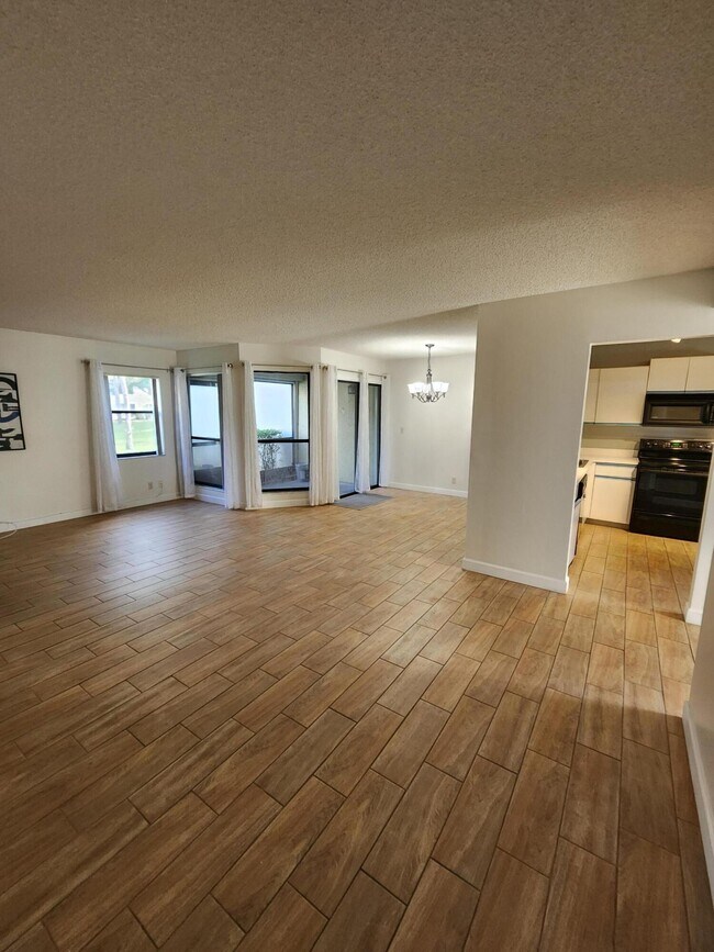 Building Photo - 3345 Lucerne Park Dr