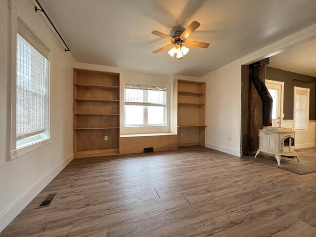 Building Photo - 3085 Overland Ave