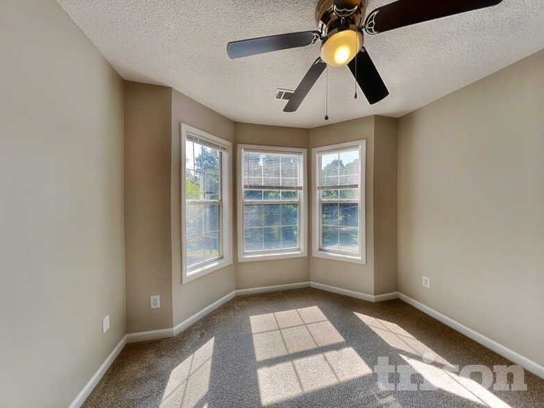 Building Photo - 313 Westchester Way