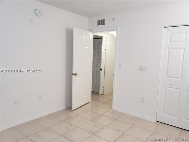 Building Photo - 777 SW 111th Way