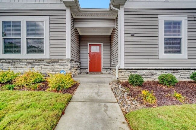 Building Photo - 4 bedroom condo in Suffolk