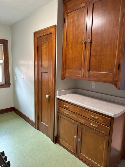 Kitchen - 6615 W Bluemound Rd