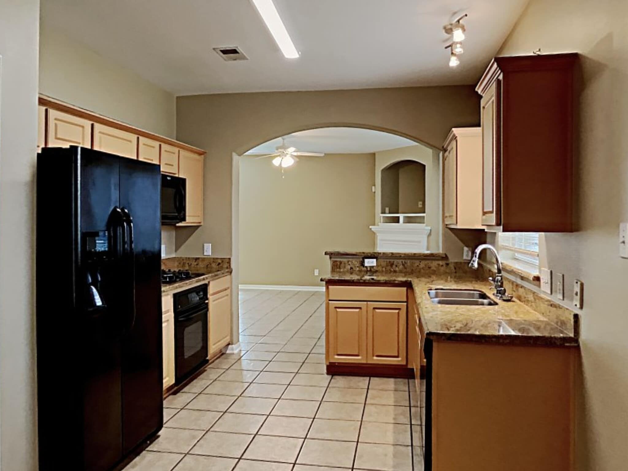 Building Photo - 411 Cedar Point Dr