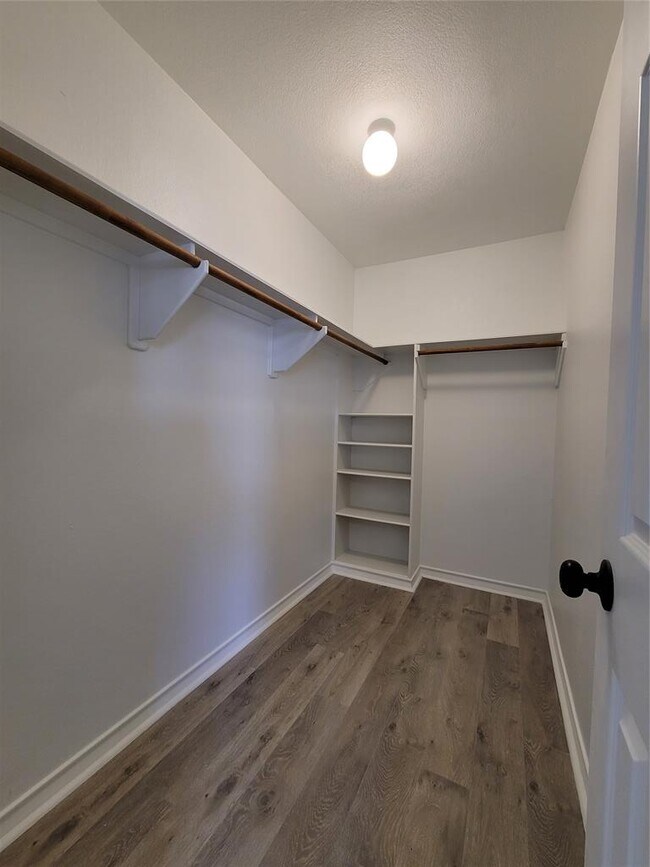 Building Photo - 208 Newcastle Dr