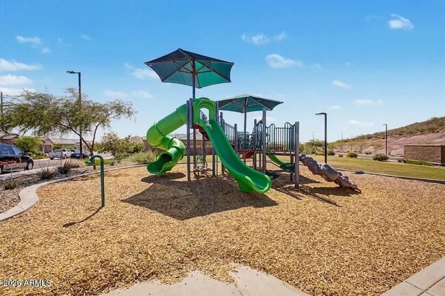 Building Photo - 3236 Juniper Cyn Dr