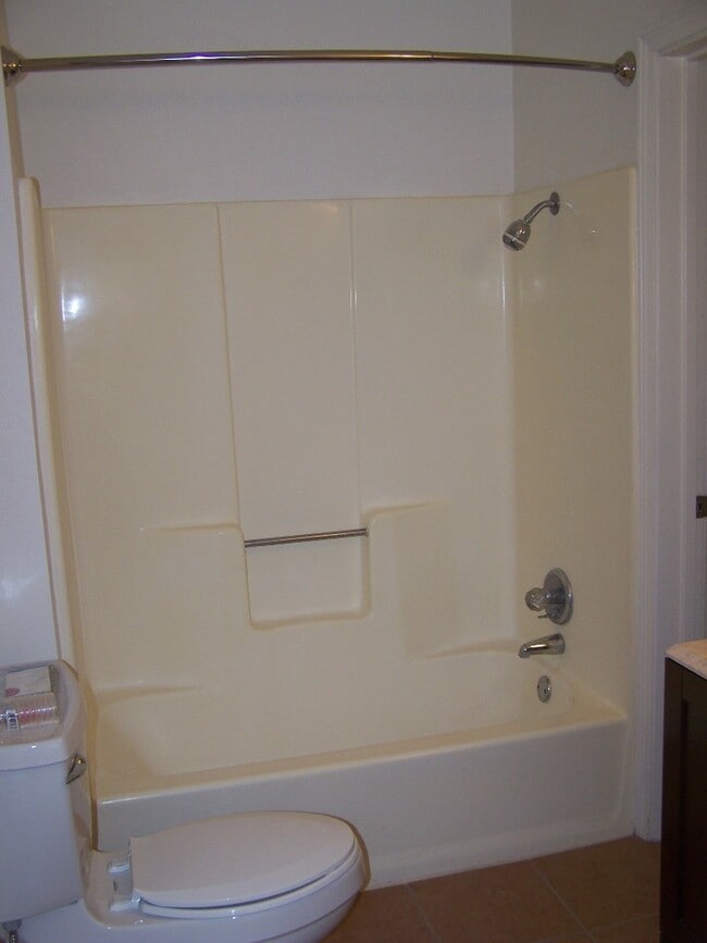 Building Photo - Cute 2 Bd / 1 Ba Home - A must see!