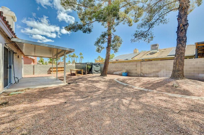 Building Photo - N Las Vegas Single Family Home - New Paint and LVP Flooring