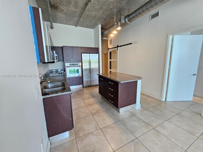 Building Photo - 3029 NE 188th St