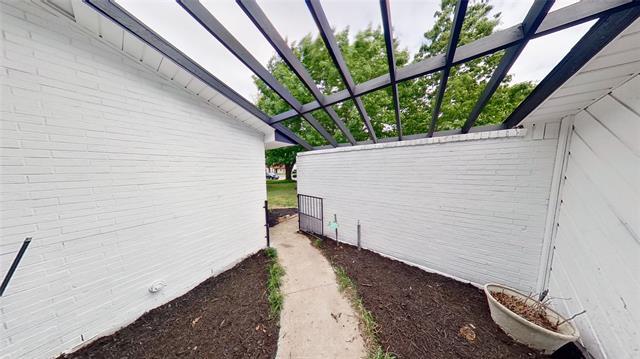 Building Photo - 606 Futrelle St