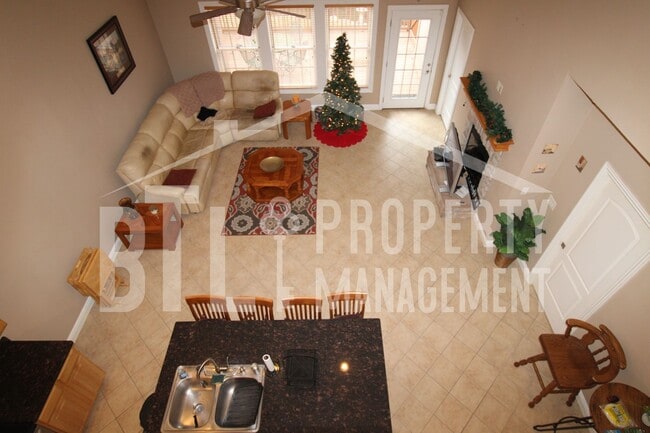 Building Photo - Fully Furnished 2 Bedroom 2.5 Bath Duplex with loft!