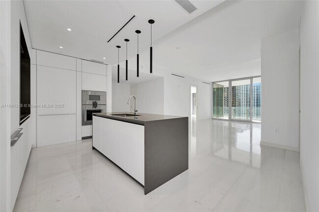 Building Photo - 300 Biscayne Blvd Way