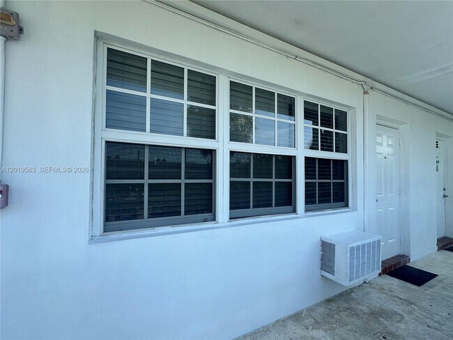 Building Photo - 1471 NE 170th St