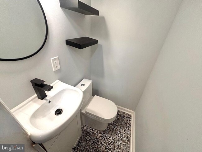 Building Photo - 809 Morris St