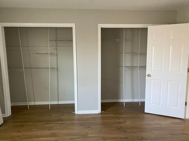 main bedroom closet - 537 Chandler Plz