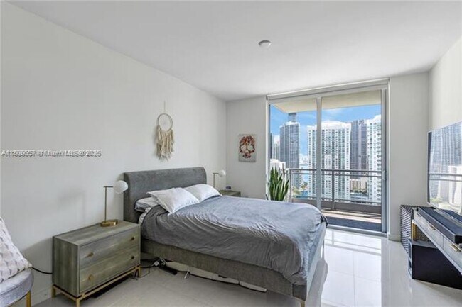 Building Photo - 92 SW 3rd St