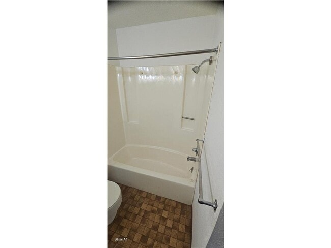 Building Photo - 16 Green River Rd