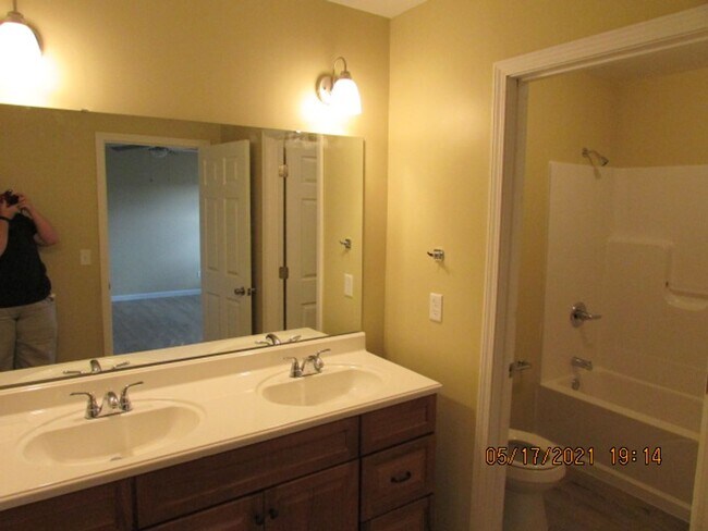 Building Photo - Close to Shaw AFB!