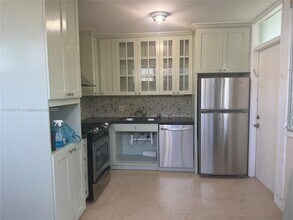 Building Photo - 1070 98th St