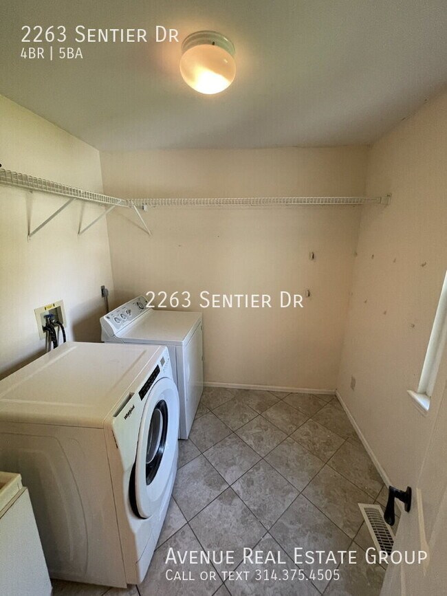 Building Photo - 2263 Sentier Dr