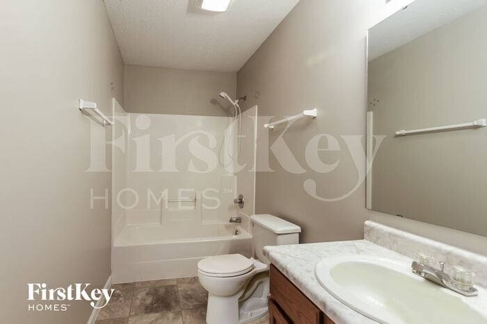 Building Photo - 2242 Valley Creek Way