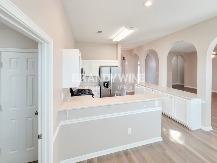 Building Photo - 8301 Meadow Vale Dr