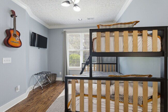 Building Photo - Wedgewood Houston Townhome