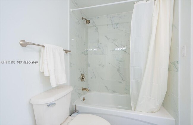 Building Photo - 1750 N Bayshore Dr