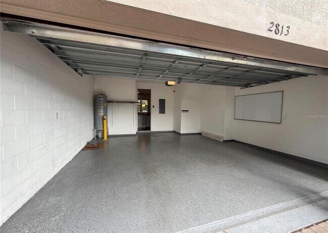 Building Photo - 2813 Roseglen Way