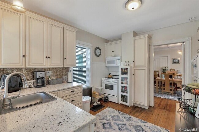 Building Photo - 26 Burtis Ave